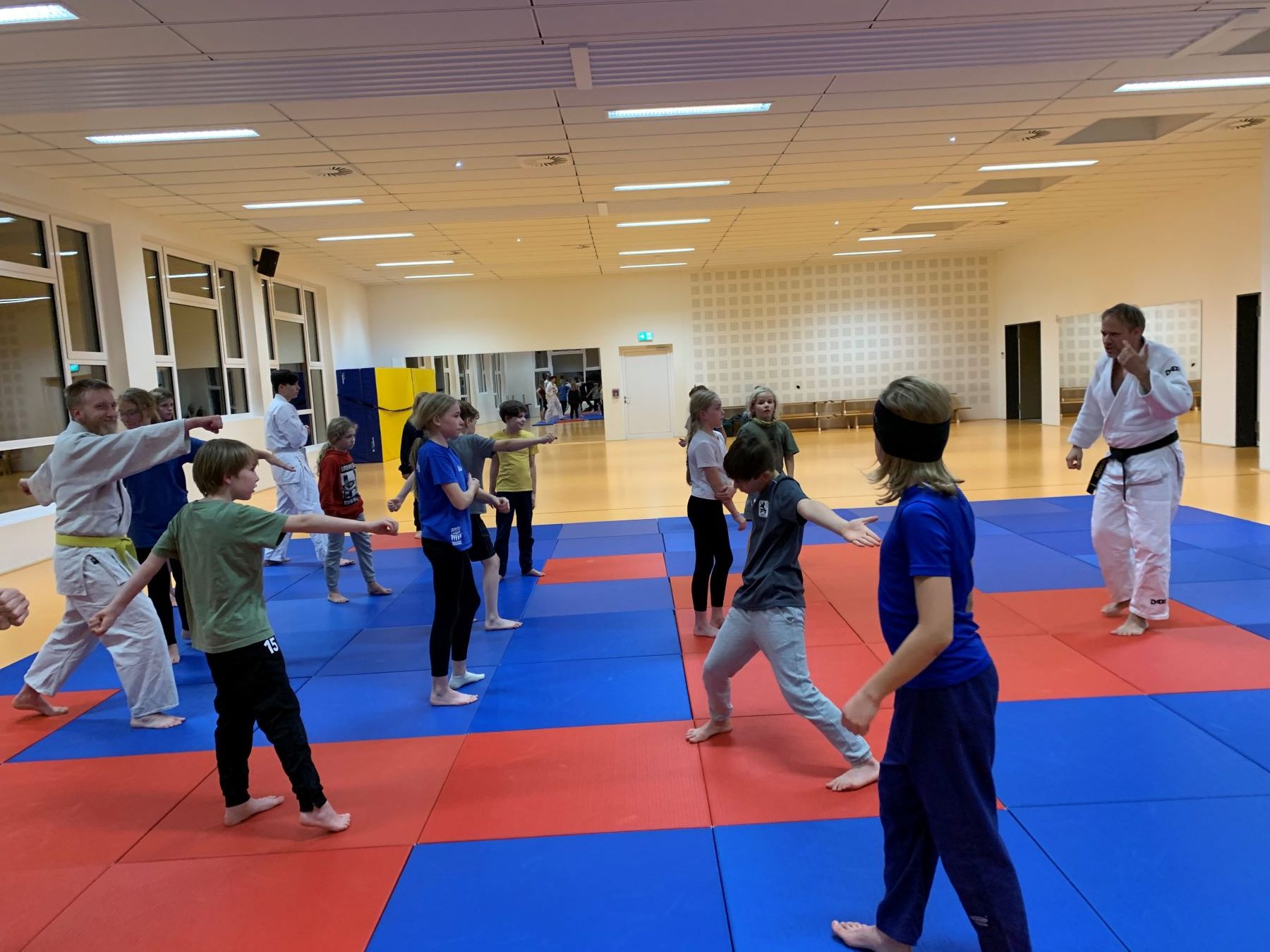 Japanisch-AG-zu-Gast-beim-Jiu-Jitsu-03m